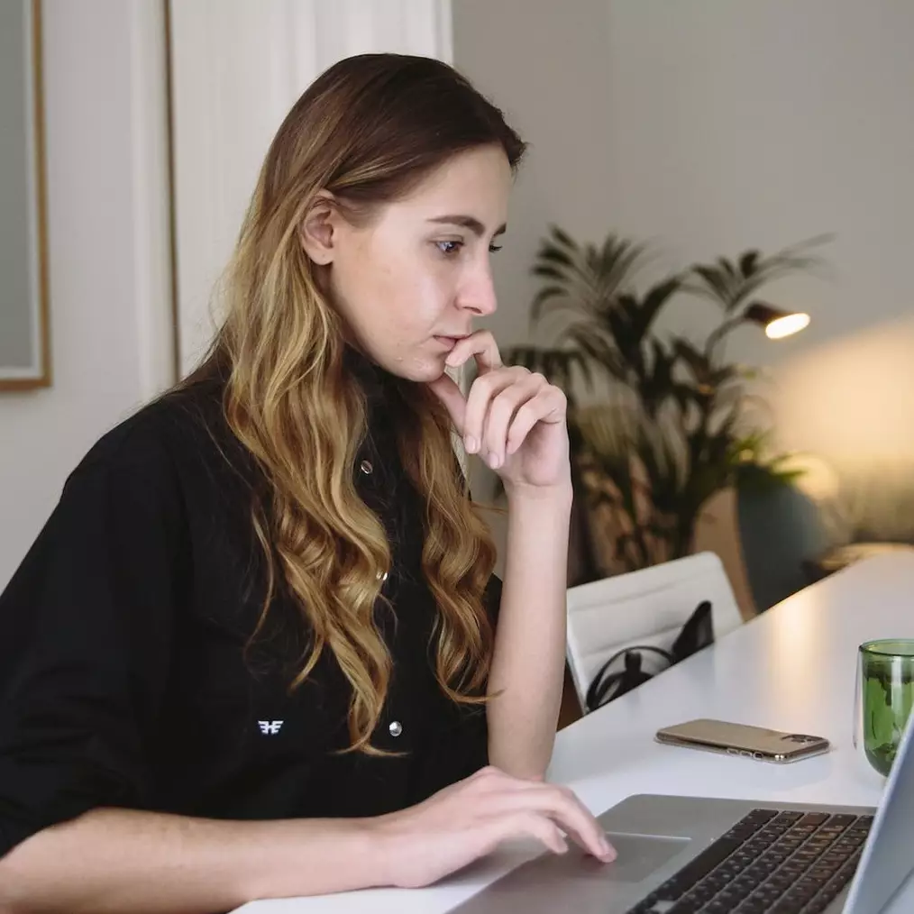 45 Contoh penggunaan kata baku dalam karya ilmiah, lengkap dengan penjelasannya