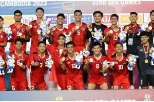 Raih medali emas setelah 32 tahun menanti, ini 9 potret kemeriahan arak-arakan Timnas juara SEA Games