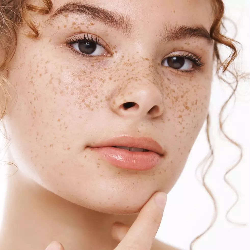 Trik hilangkan bintik hitam cuma pakai masker dari 2 dedaunan ini bikin kulit auto kinclong