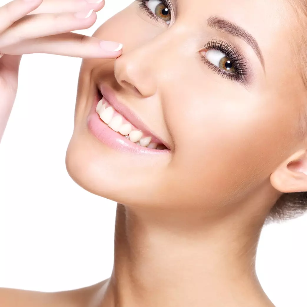 Bukan pakai filler, trik bikin hidung auto mancung ini hanya butuh 1 alat sederhana