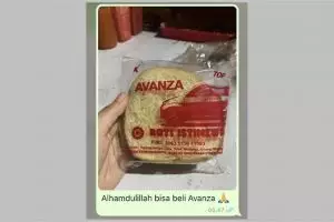 11 Potret kocak usaha menghibur diri sendiri ini malah bikin geleng kepala, kasihan lihatnya