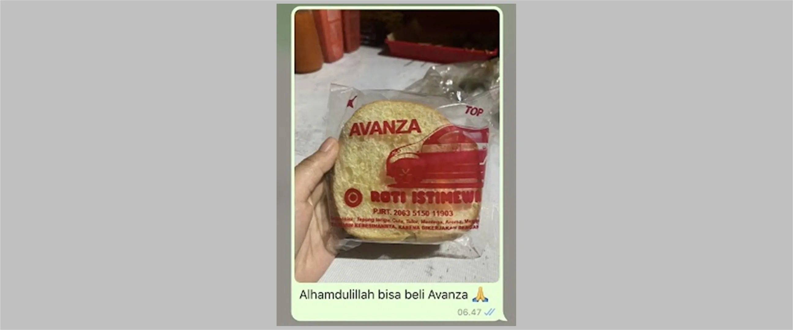 11 Potret kocak usaha menghibur diri sendiri ini malah bikin geleng kepala, kasihan lihatnya