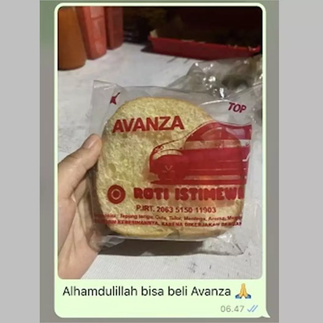 11 Potret kocak usaha menghibur diri sendiri ini malah bikin geleng kepala, kasihan lihatnya