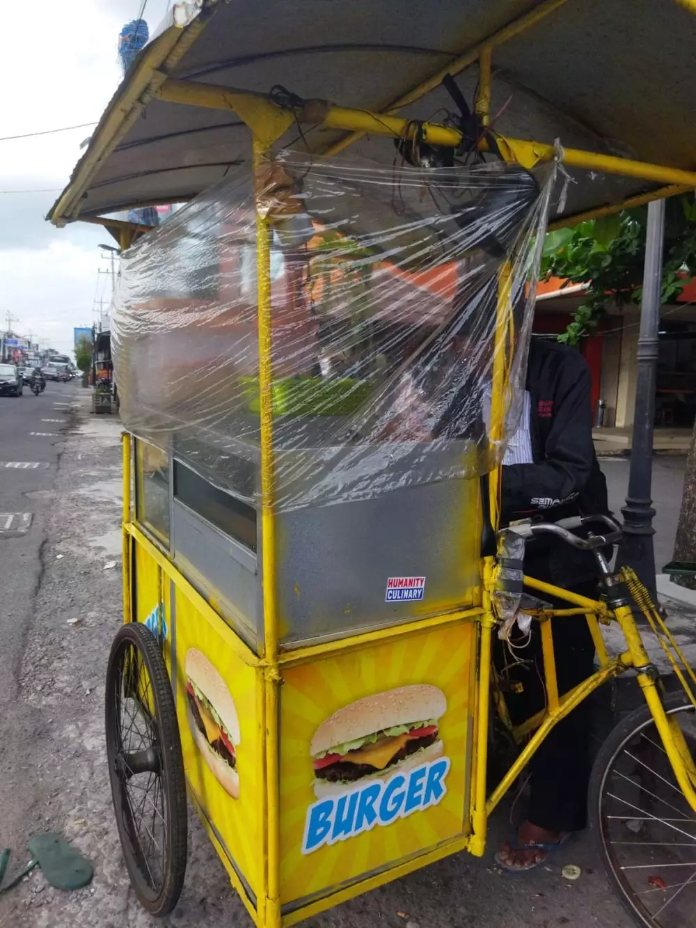 semangat Mbah Dinar keliling kayuh gerobak hingga belasan kilometer © 2023 berbagai sumber