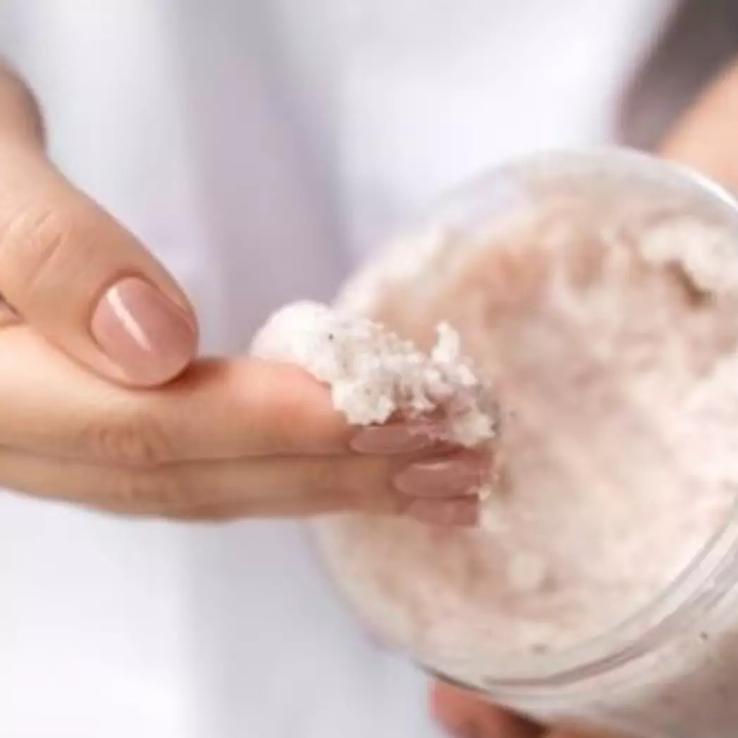 Tak perlu beli, begini trik memutihkan kulit kusam pakai body scrub hanya dari 1 bahan makanan
