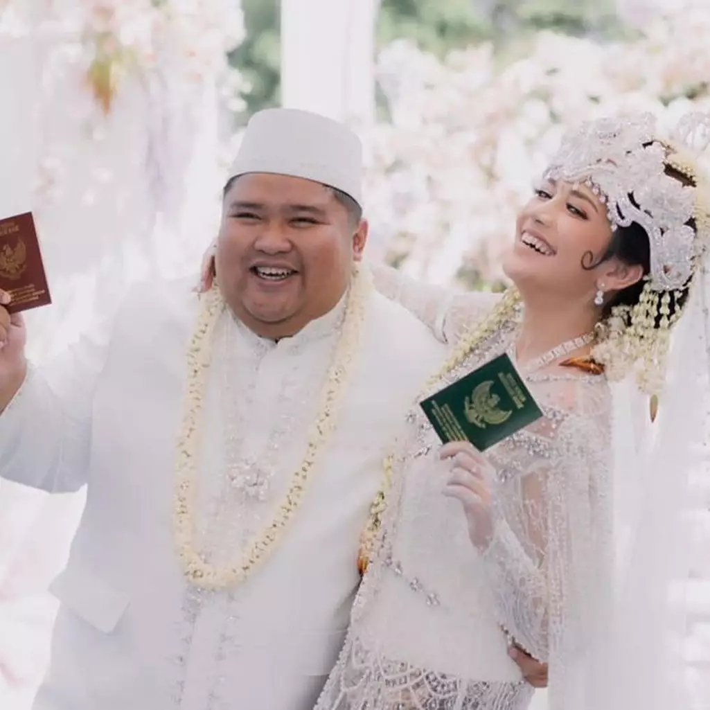 Aktor cilik kini jualan HP ini baru menikah, 11 potret mesra Mat Gondrong 'Ronaldowati' dan pasangan