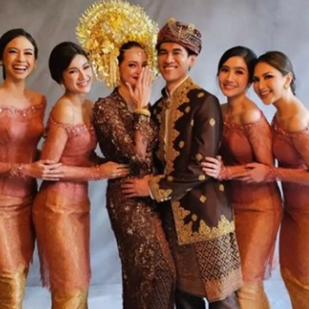 Gaya 10 seleb hadiri pernikahan Enzy Storia, kehadiran Desta dan Natasha Rizki jadi sorotan