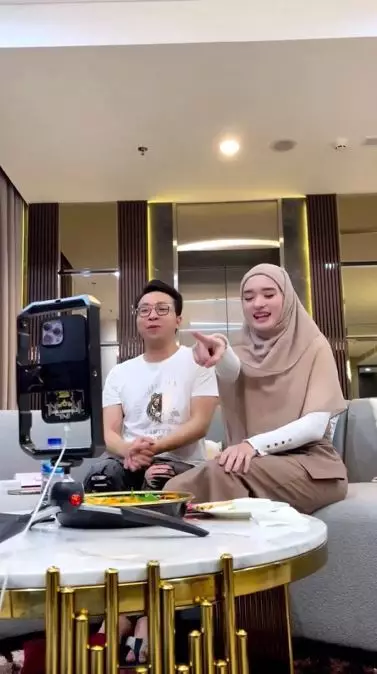 Momen Inara Rusli nyanyi sambil live TikTok Instagram