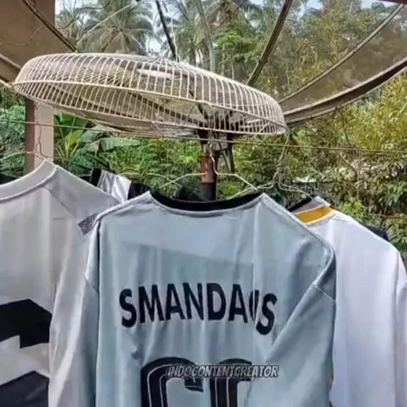 Nggak perlu numpang di halaman rumah tetangga, begini cara membuat jemuran simpel hemat tempat