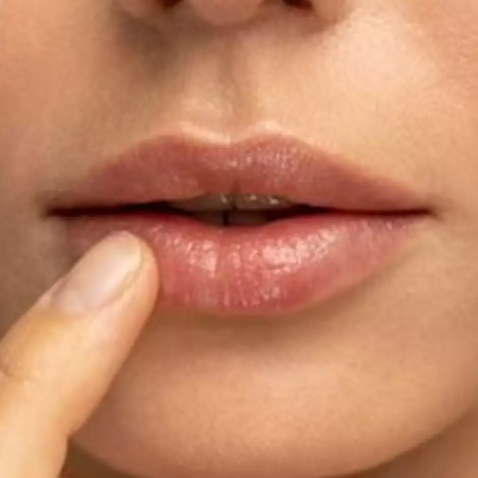 Nggak perlu beli lip scrub, ini cara eksfoliasi bibir secara alami cuma pakai 3 bahan dapur