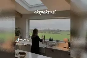 Wanita makeover dapur biar estetik dengan panorama taman, alih-alih manjakan mata malah bikin ngenes