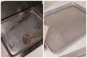 Tak pakai cuka, ini cara sederhana bersihkan loyang oven dari noda gosong