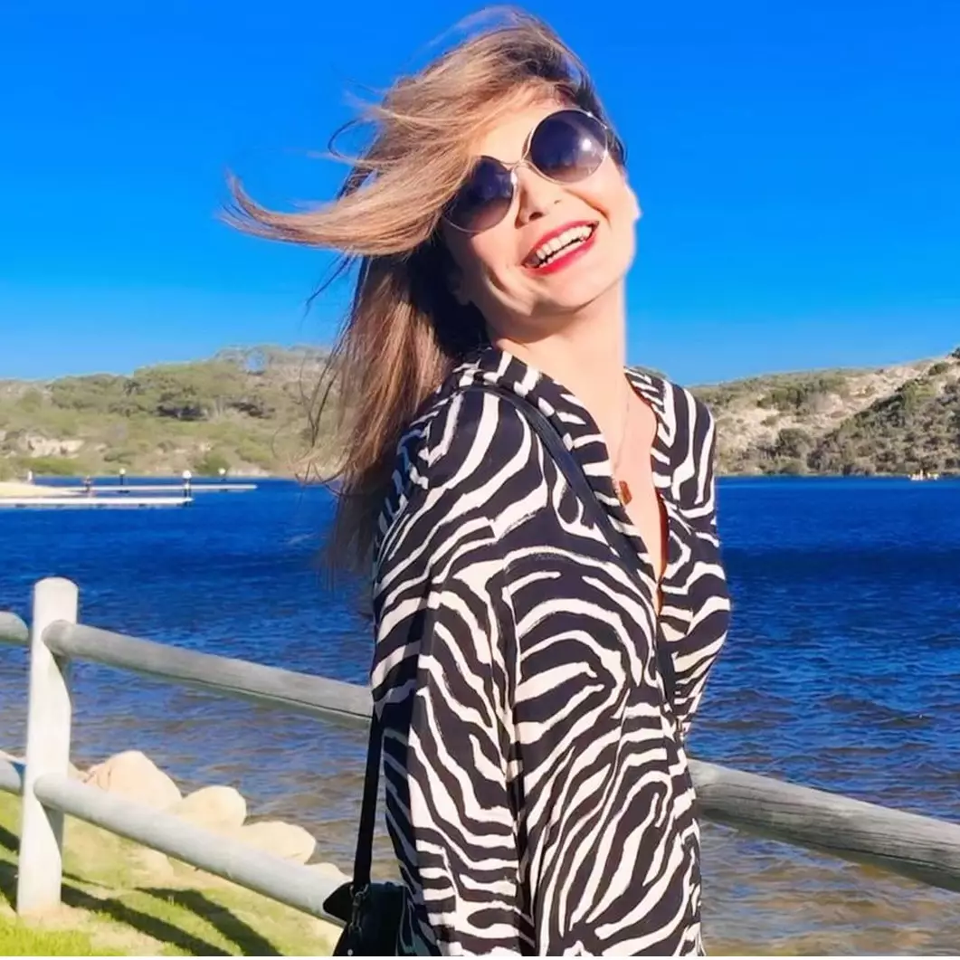 Disebut makin tua mirip Mpok Atiek, 11 potret menawan Tamara Bleszynski jadi cover girl majalah jadul