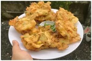 Trik bikin bakwan sayur tebal tapi tetap renyah dan tak menyerap banyak minyak, cukup tambah 2 bahan