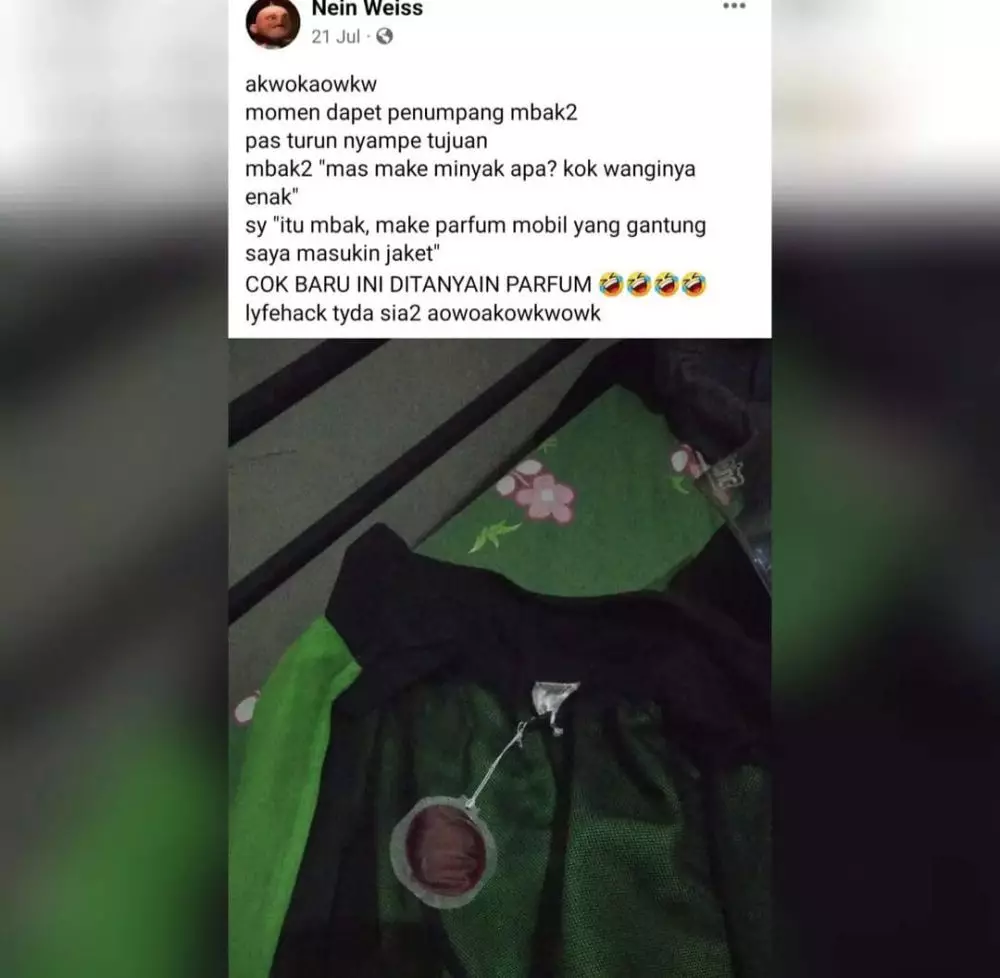 Potret kocak atribut nyeleneh © Instagram