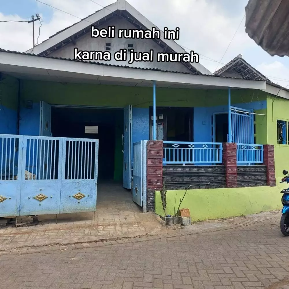 Rumah tusuk sate dalam gang dimakeover jadi hunian modern dengan rooftop © 2023 brilio.net