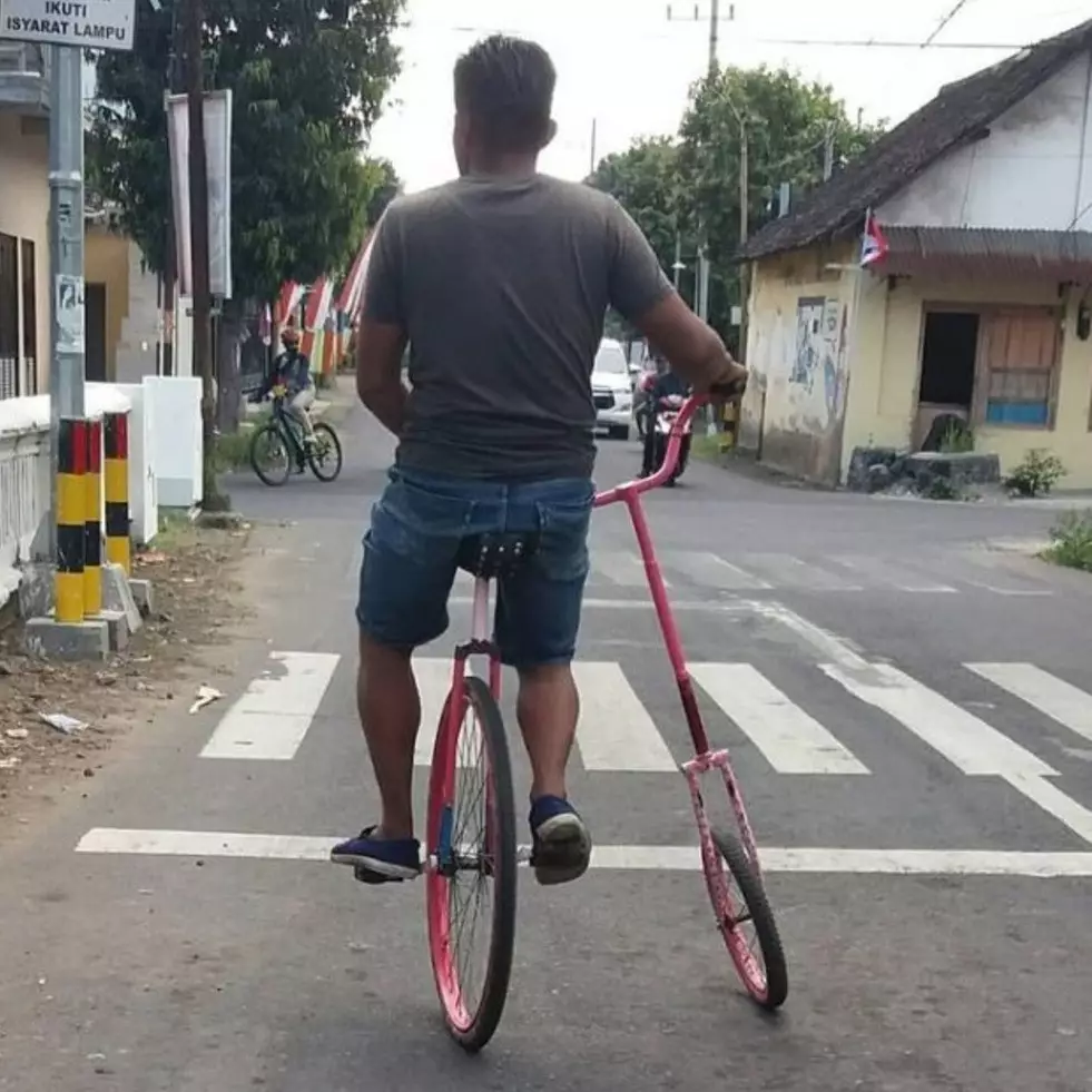 Sulit dimengerti, 11 potret kocak kelakukan pesepeda di jalan ini bikin ngelus dada keheranan