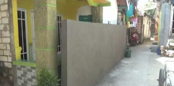Warga tembok depan rumah warga © 2023 berbagai sumber Warga tembok depan rumah warga © 2023 berbagai sumber