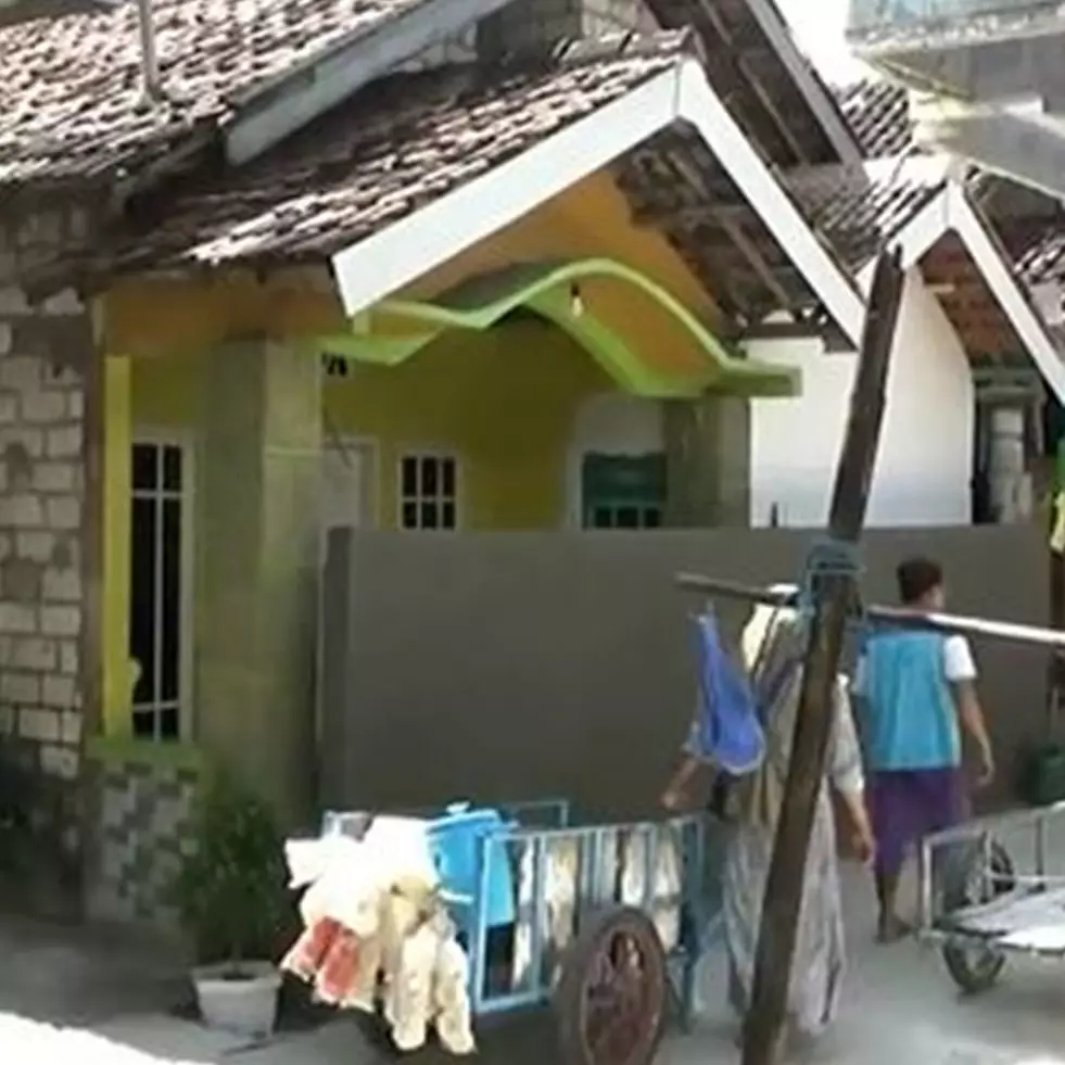 Viral gara-gara memindahkan jemuran, akses rumah warga di Tuban ini di tembok tetangga