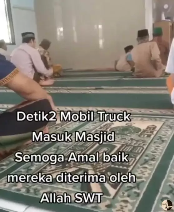 truk masuk masjid bikin ngakak Twitter