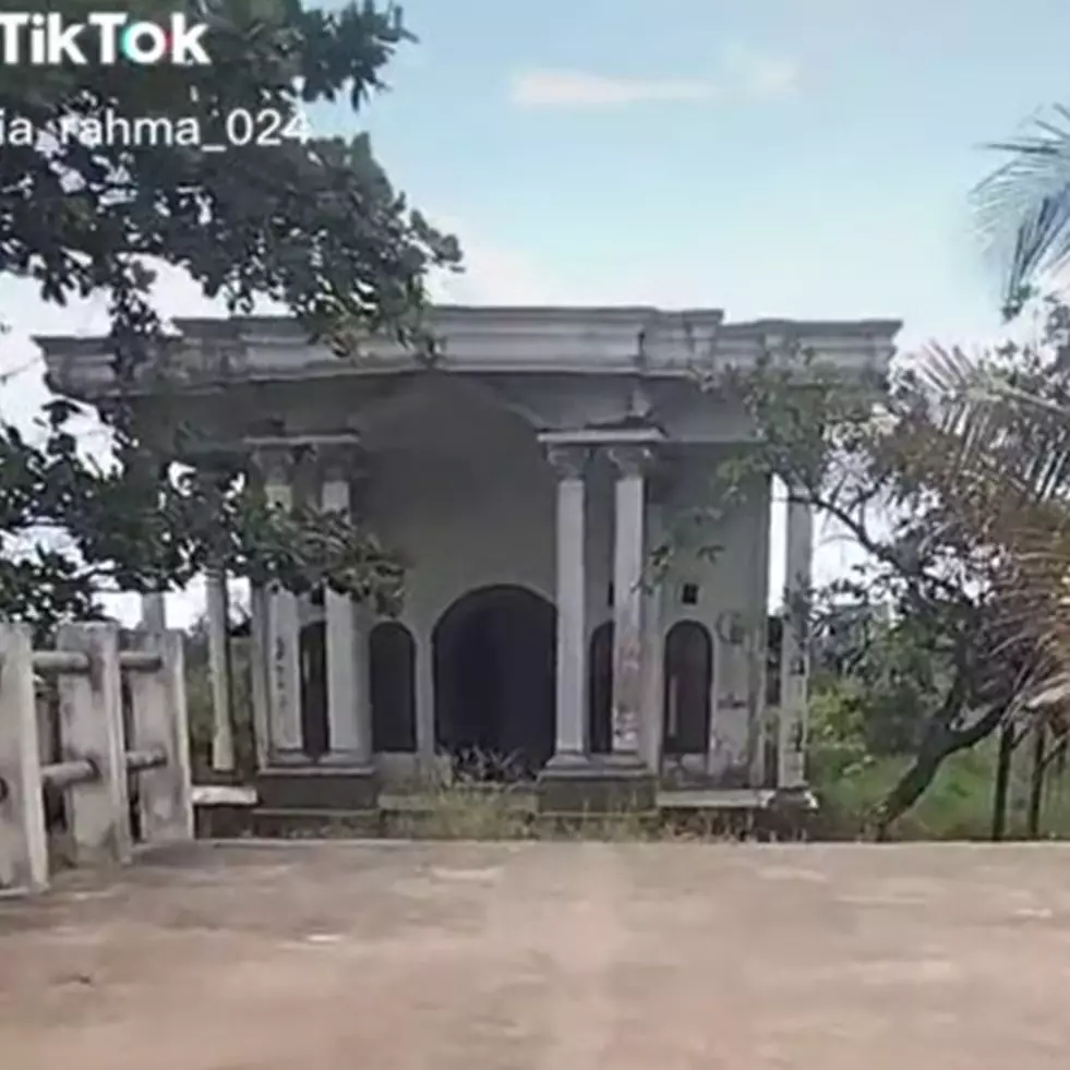 Rumah gedong tampak mewah dari luar ini ternyata bikin yang lihat tertipu, intip penampakannya