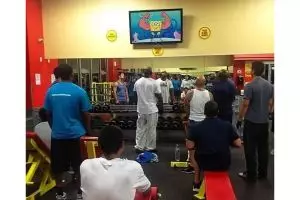 11 Potret kocak kelakuan nyeleneh saat di gym ini super mengherankan, niat olahraga nggak sih?
