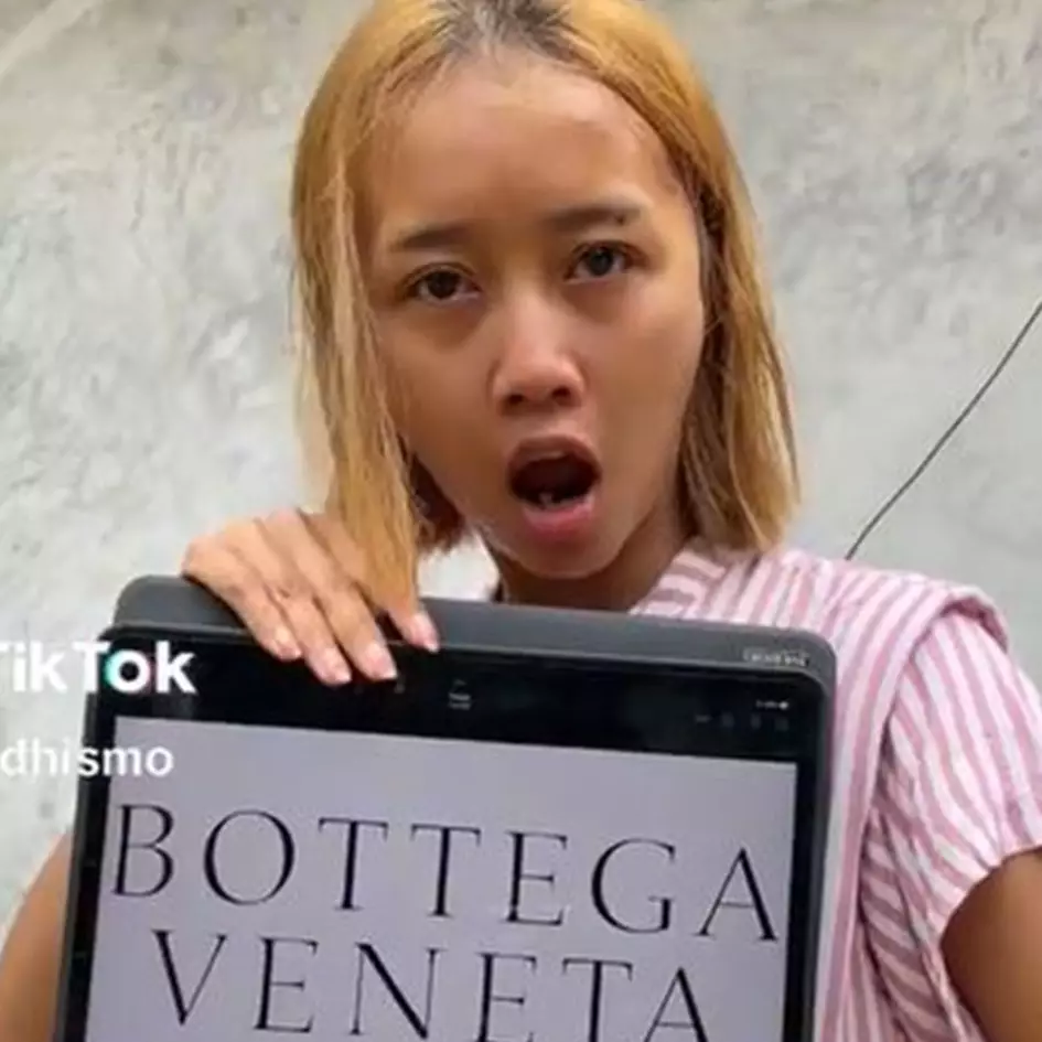 Cuma modal janur dan lakban, wanita ini bertransformasi layaknya supermodel dunia