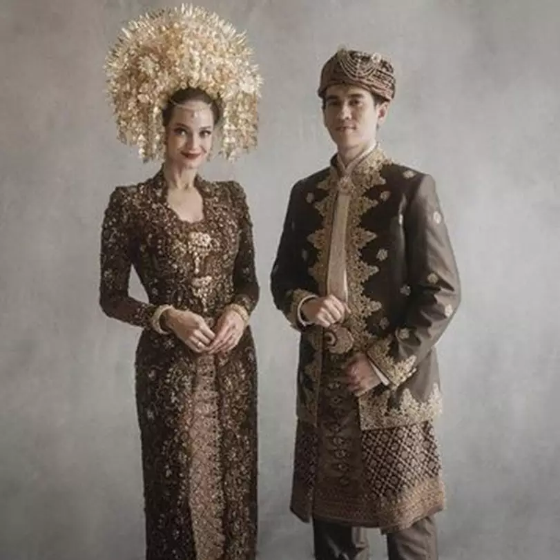 Baru diekspose, 8 potret prewedding Enzy Storia bareng suami ini sukses bikin senyum baper