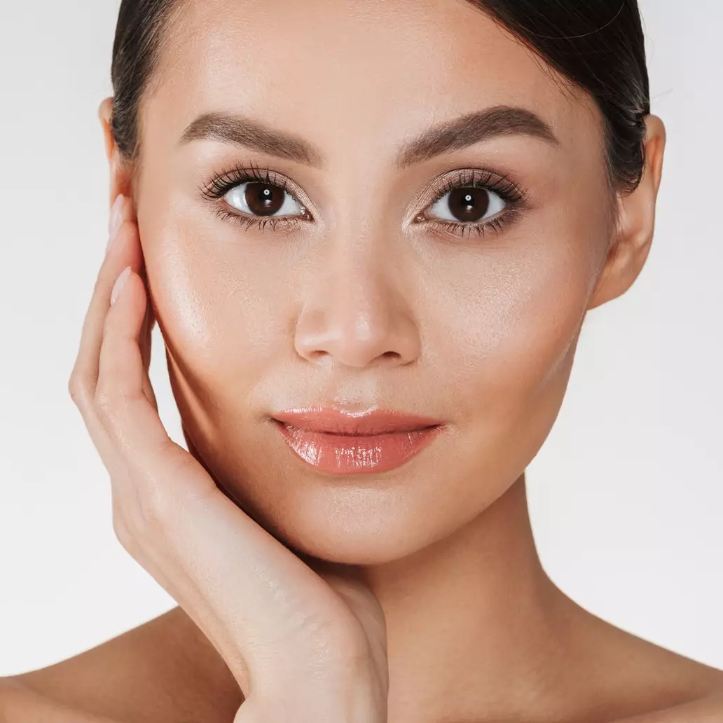 Tanpa alat tambahan dan skincare mahal, ini trik hilangkan kerutan dan garis senyum di wajah