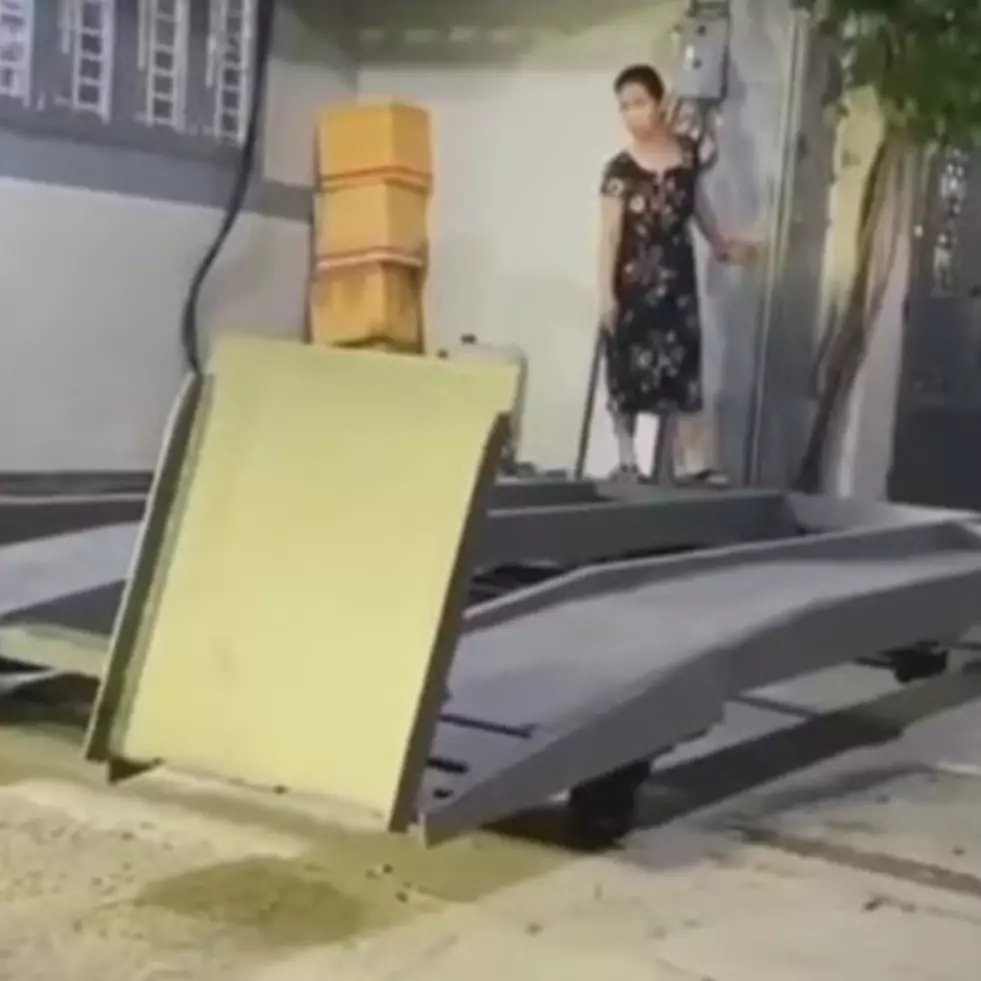 Tak perlu parkir di jalan, begini ide cerdas bikin garasi mobil di lahan rumah terbatas