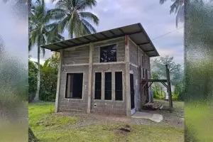 Dari luar seperti belum jadi, intip 7 potret rumah minimalis bergaya industrial dengan kamar mezzanine