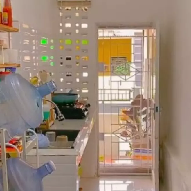 Dapur segaris ini penataan perabotannya rapi, intip 7 potretnya yang bikin penghuninya betah masak