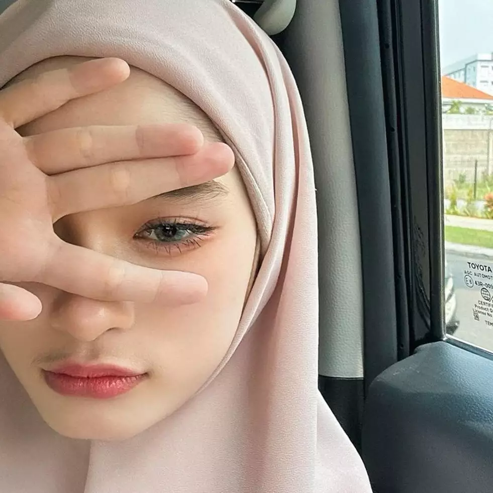 Disebut bak bidadari, ini 7 potret cantik Inara Rusli pakai dan tanpa makeup
