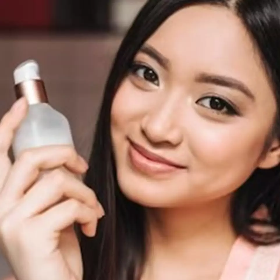 9 Rekomendasi serum untuk atasi rambut mengembang, harga mulai Rp 20 ribu