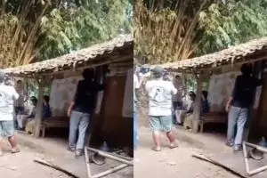 Viral detik-detik gubuk reyot roboh sebelum bedah rumah, netizen: renovasinya tepat sasaran