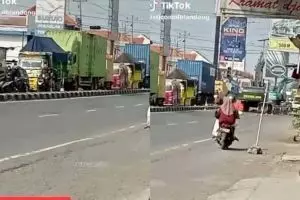 Tidak disangka-sangka, alasan kemacetan parah di jalan raya ini plot twist-nya bikin ketawa kesal