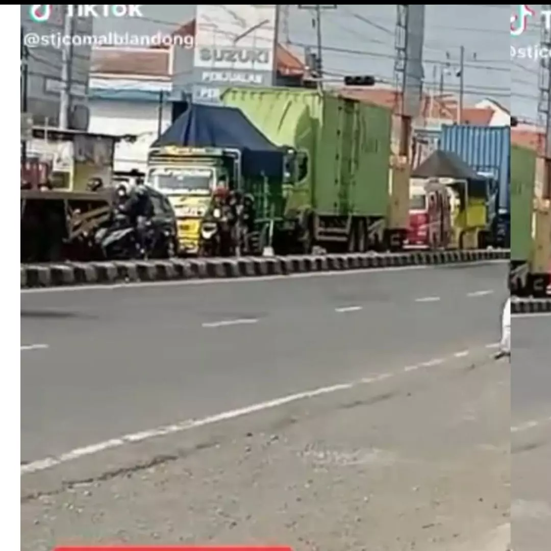 Tidak disangka-sangka, alasan kemacetan parah di jalan raya ini plot twist-nya bikin ketawa kesal