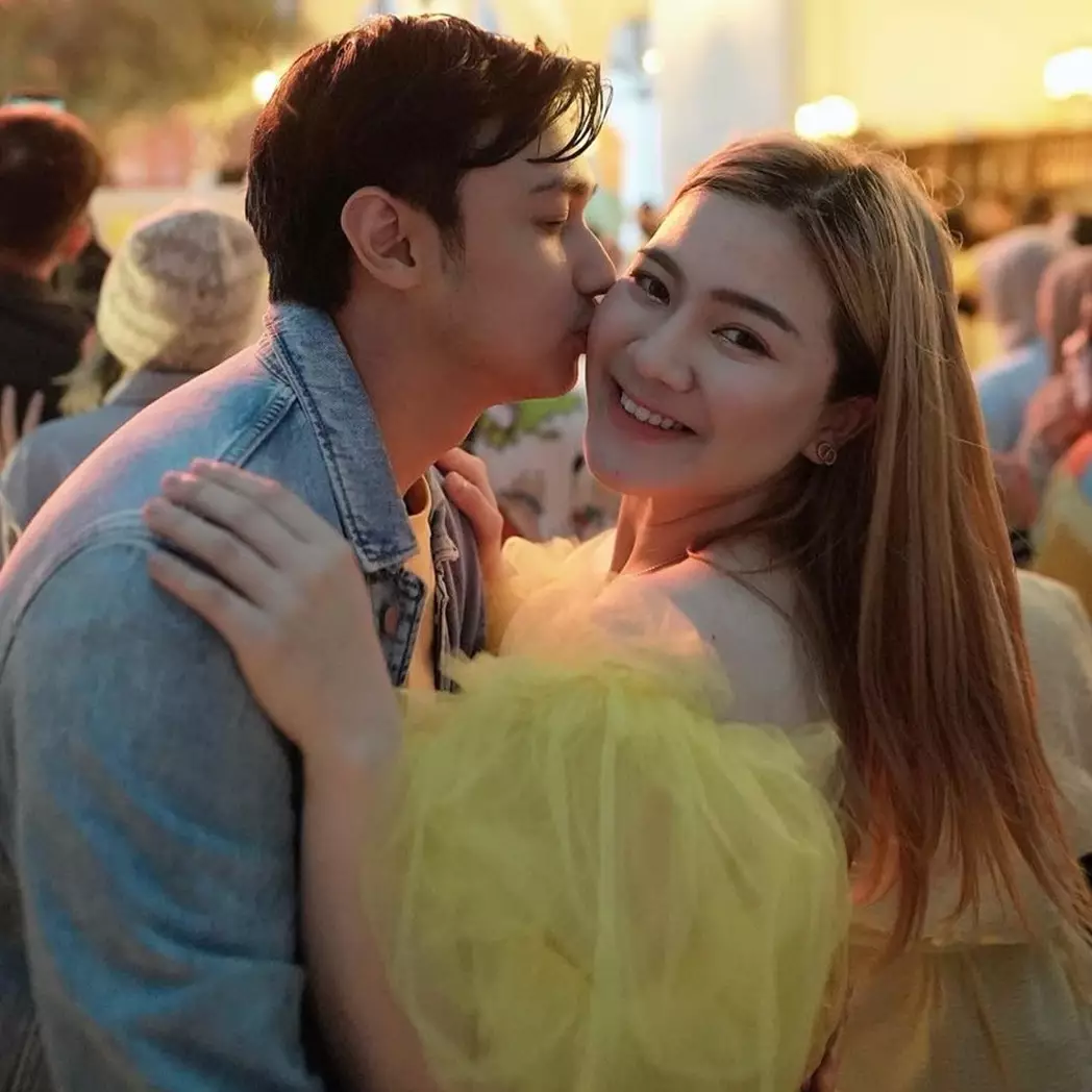 Pamer badan singset usai melahirkan anak kedua, Felicya Angelista dipuji bak Jennie Blackpink