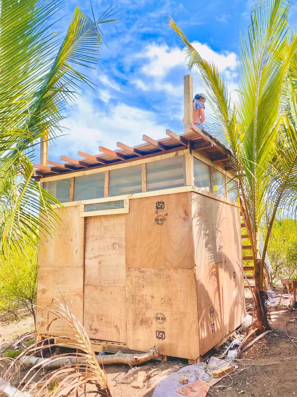 rumah triplek isi tak terduga © Facebook