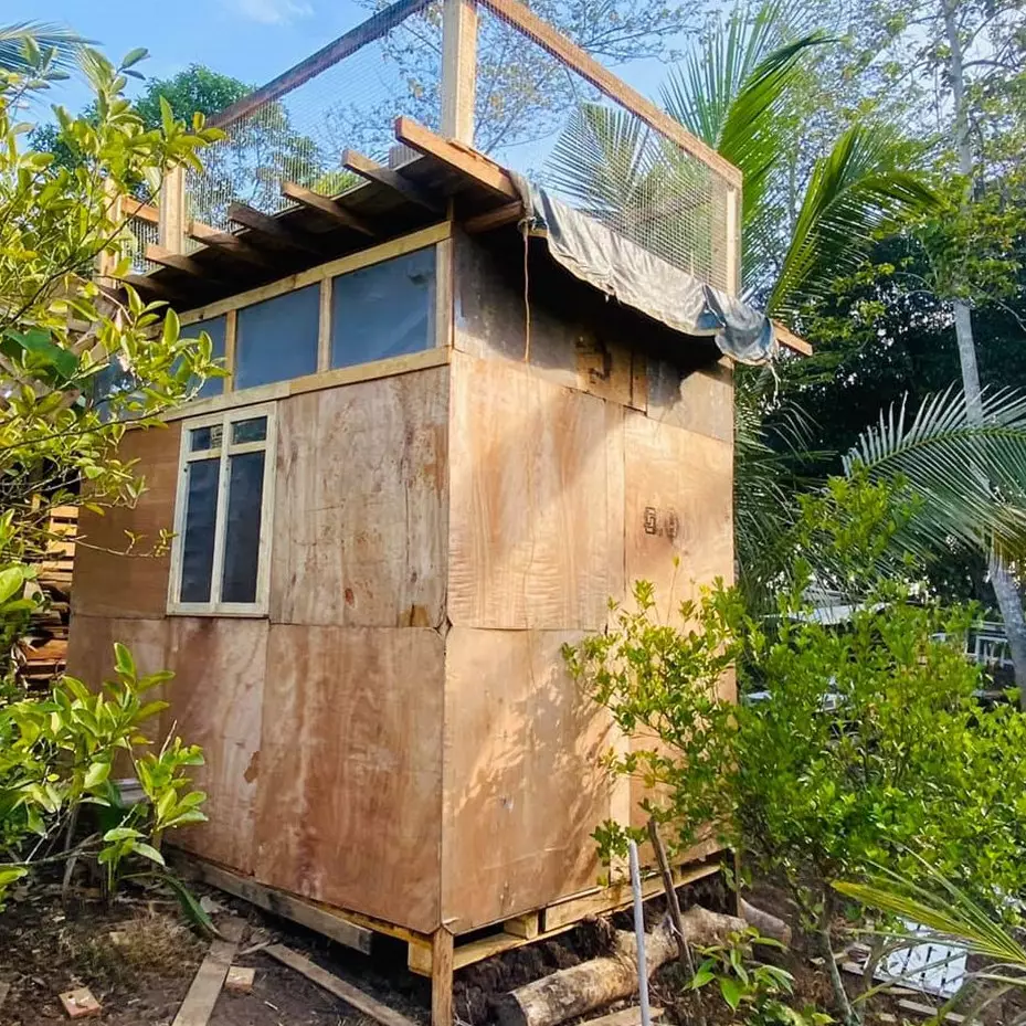 Kecil dan berdinding triplek, 9 potret isi gubuk ini di luar ekspektasi