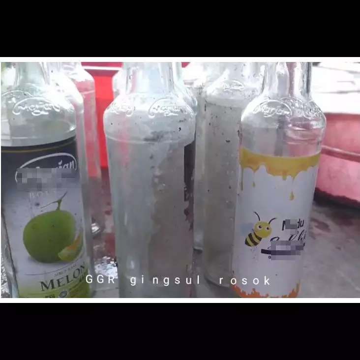 Trik mudah cuci botol kaca bekas sirup agar jadi bersih maksimal cuma pakai 2 bahan sederhana