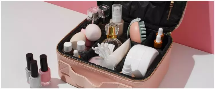 Tak perlu beli lagi, begini trik atasi makeup case yang kotor hanya pakai 3 bahan