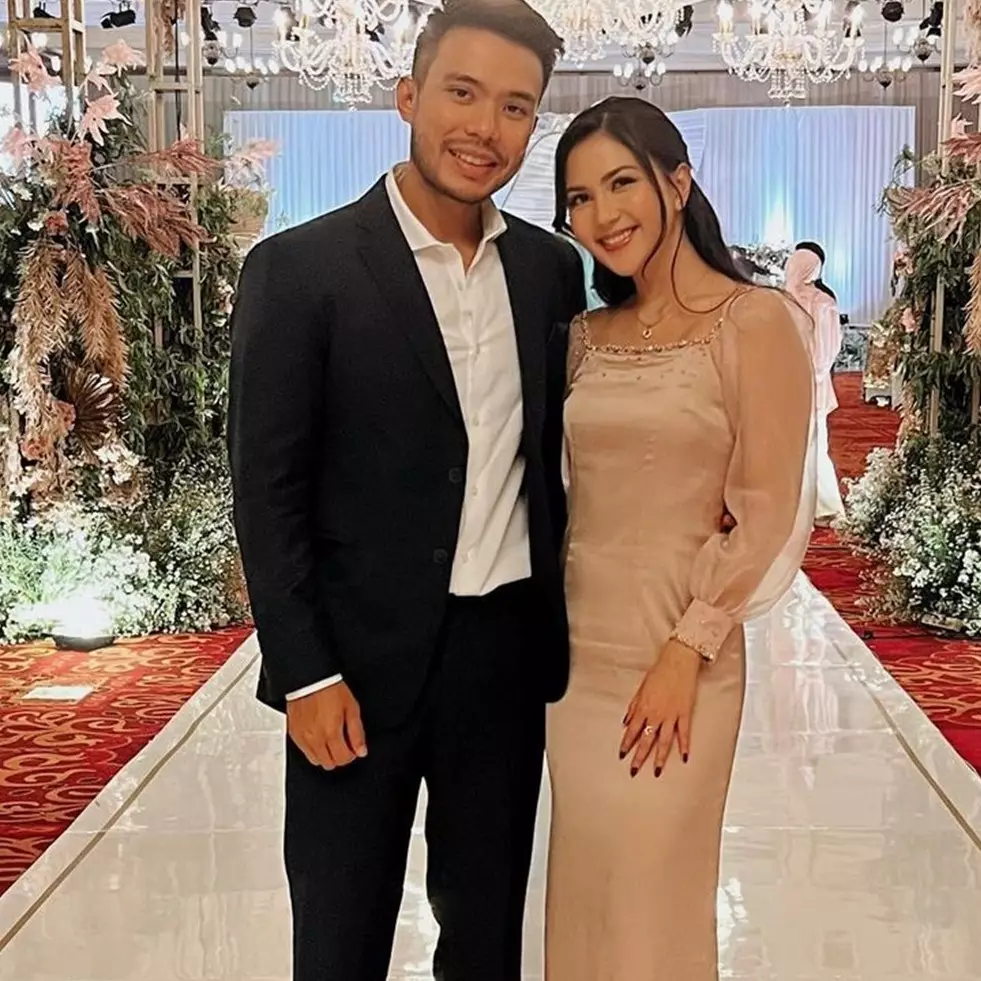 9 Gaya Jessica Mila saat kondangan, penampilannya jadi bridesmaid di nikahan Enzy Storia memukau