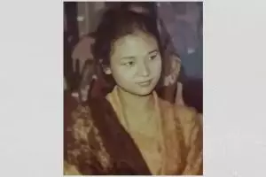Wanita imut berkebaya ini ternyata ibu dua diva, ini 11 potret kompaknya dengan anak dulu hingga kini