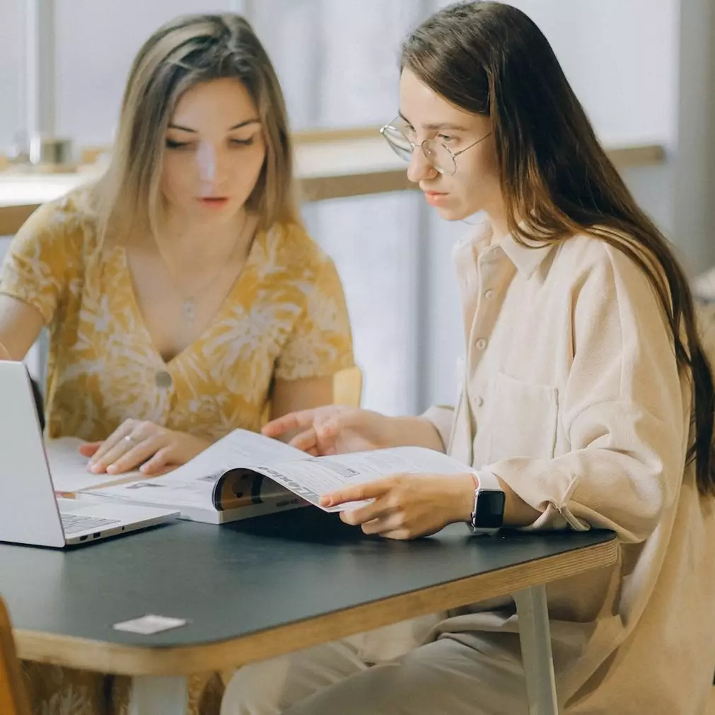 Contoh bentuk kalimat kerja relasional, lengkap dengan pengertian dan strukturnya