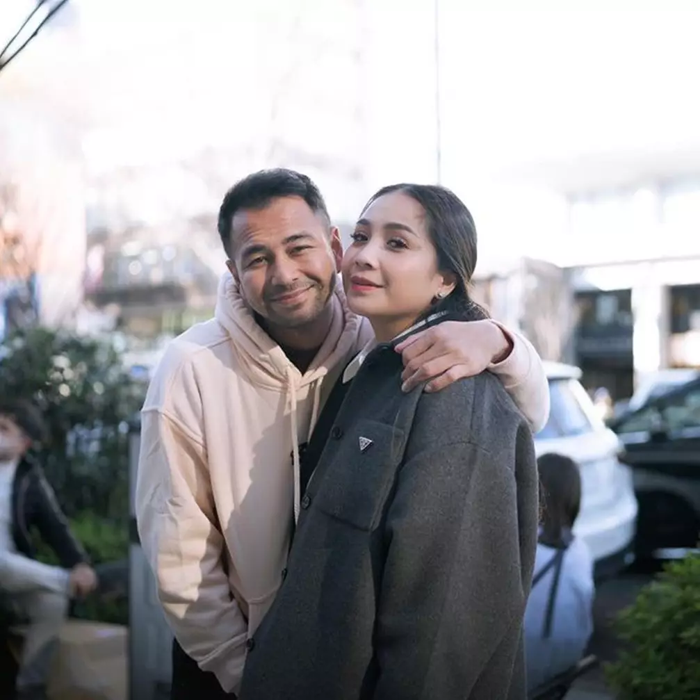 Berangkat haji boyong karyawan, intip 9 momen kedekatan Raffi dan Nagita dengan tim RANS