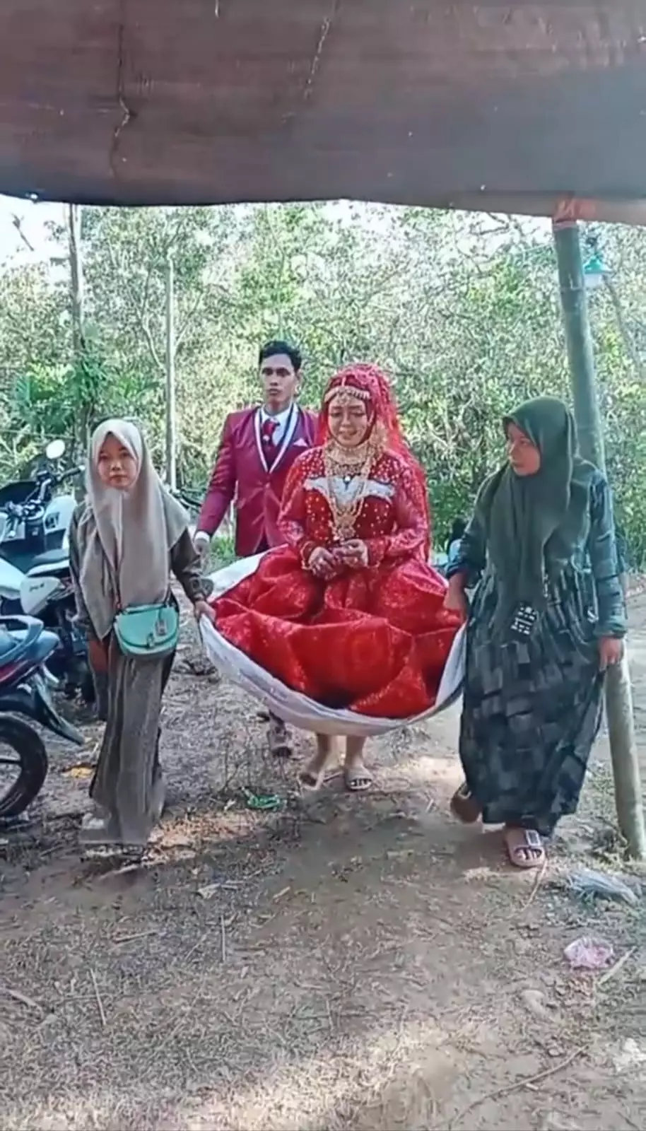 menikah di teras rumah © TikTok menikah di teras rumah © TikTok