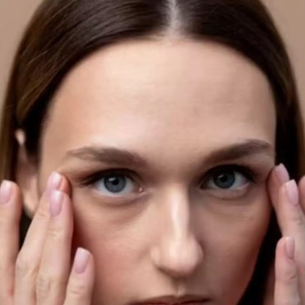 Bukan pakai eye patch, begini trik mencerahkan mata panda pakai masker dari 1 jenis rempah