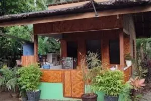 Ada meja makan di teras, 5 potret rumah super mungil ini punya konsep out of the box