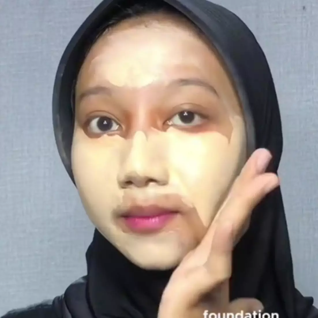 Awalnya terlihat bak riasan dempul, transformasi wanita makeup wisuda ini hasilnya mirip Nikita Willy